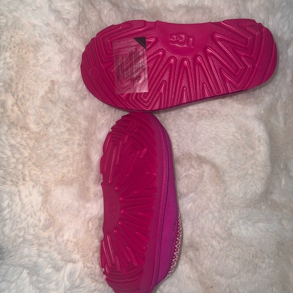 Girls toddler size hot pink Ugg Tasman Slippers - Picture 4 of 6